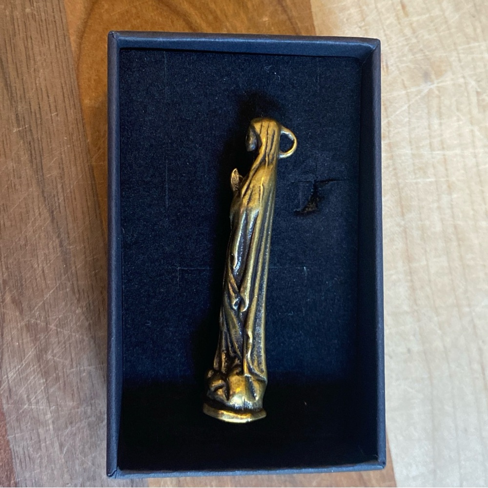2” Small Vintage Style Brass Figurine of the Virgin Mary with Key Chain Loop - Picture 6 of 9